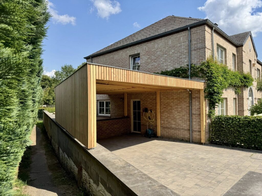 Carport Vedrin avec bardage en mélèze